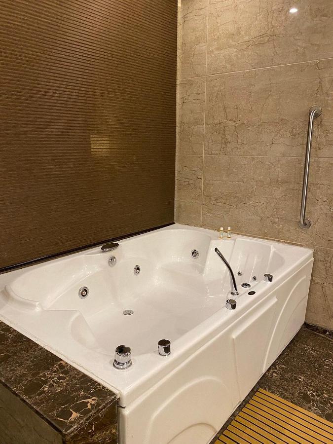 Four Points By Sheraton Srinagar Екстериор снимка