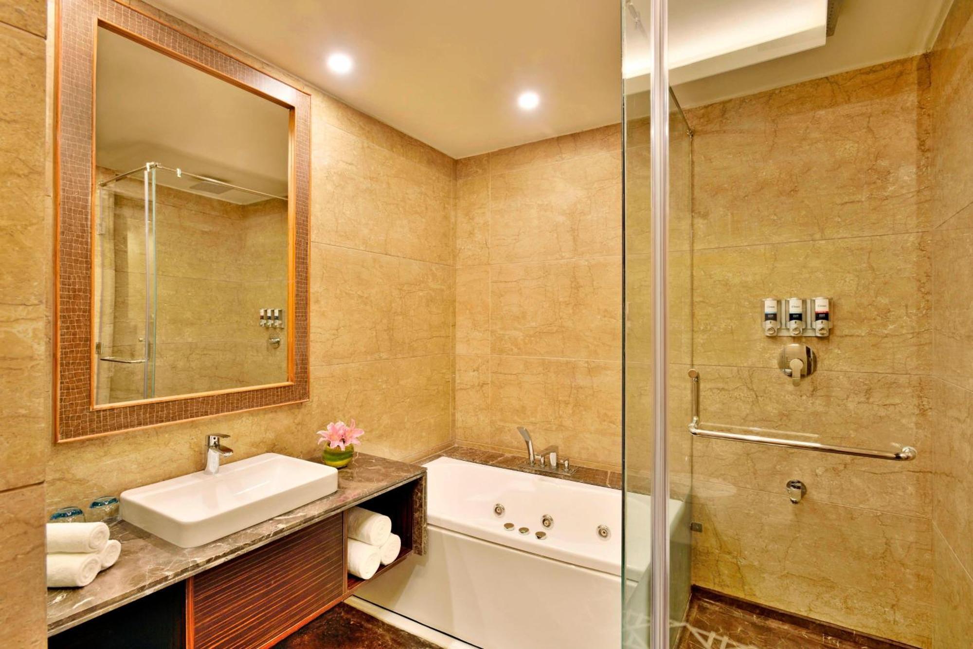 Four Points By Sheraton Srinagar Екстериор снимка