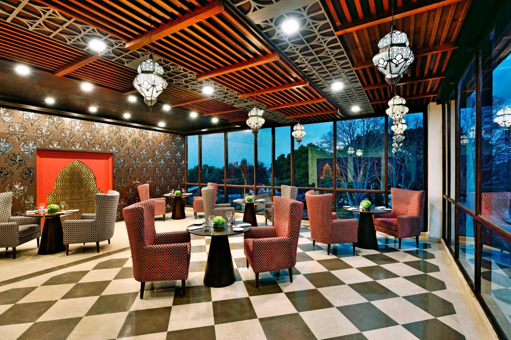 Four Points By Sheraton Srinagar Екстериор снимка